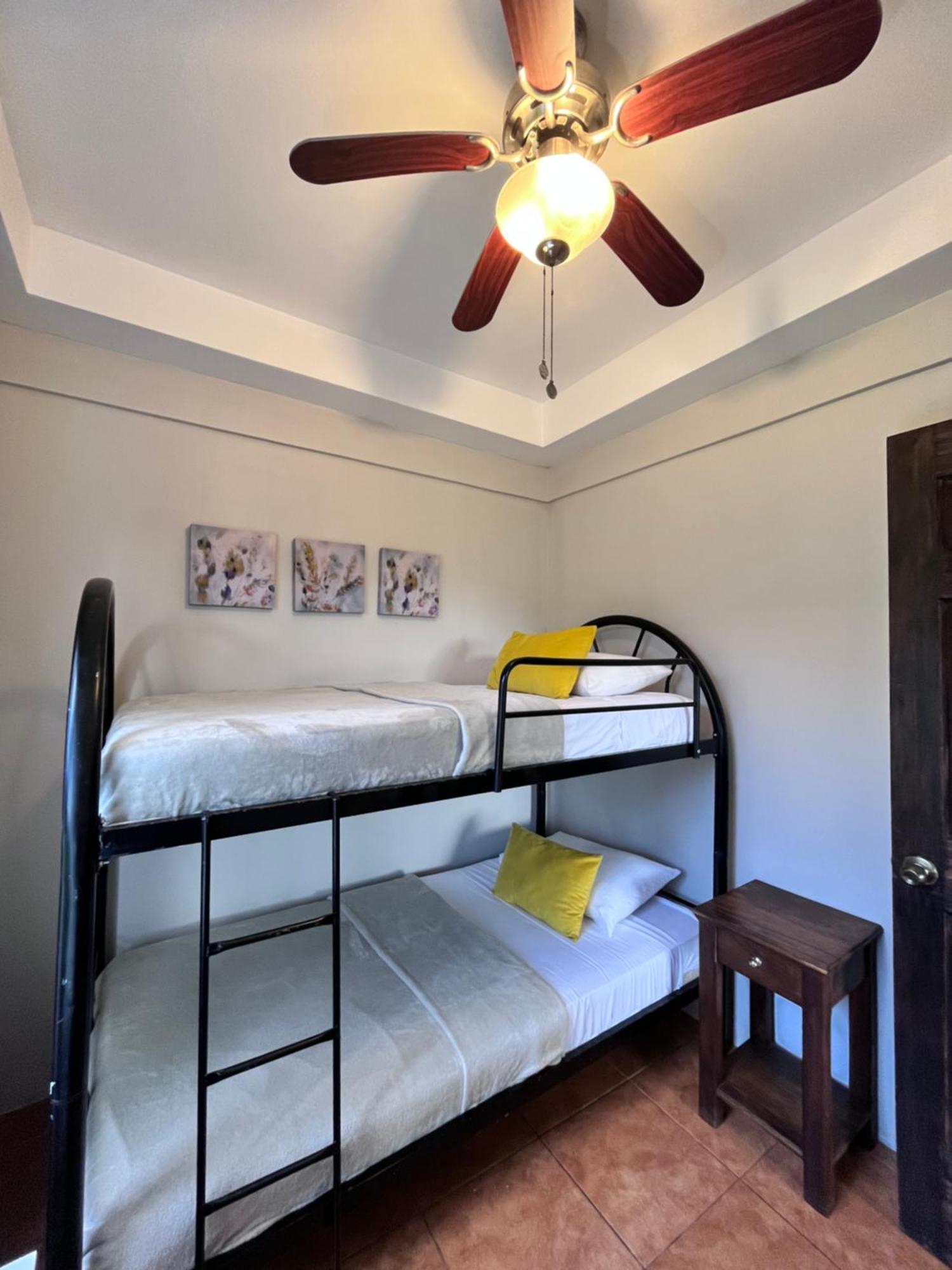 Hotel Villas De La Colina Atenas Extérieur photo